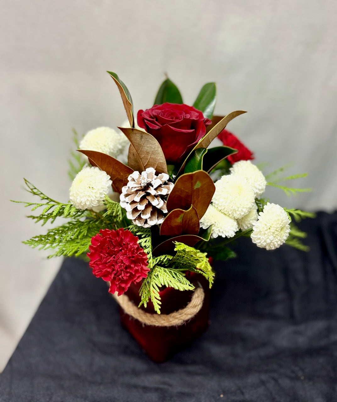 Holiday Cheer – Bolton Florist Inc, Bolton ON